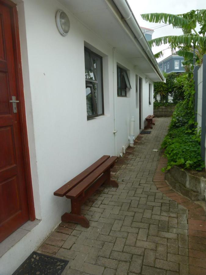 Eland Place Self Catering Guest House Beacon Bay ภายนอก รูปภาพ